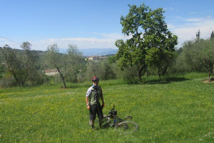 Man with a bike on the floor in the italian countryside