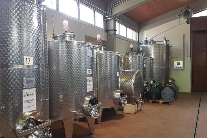 Wine storage machines